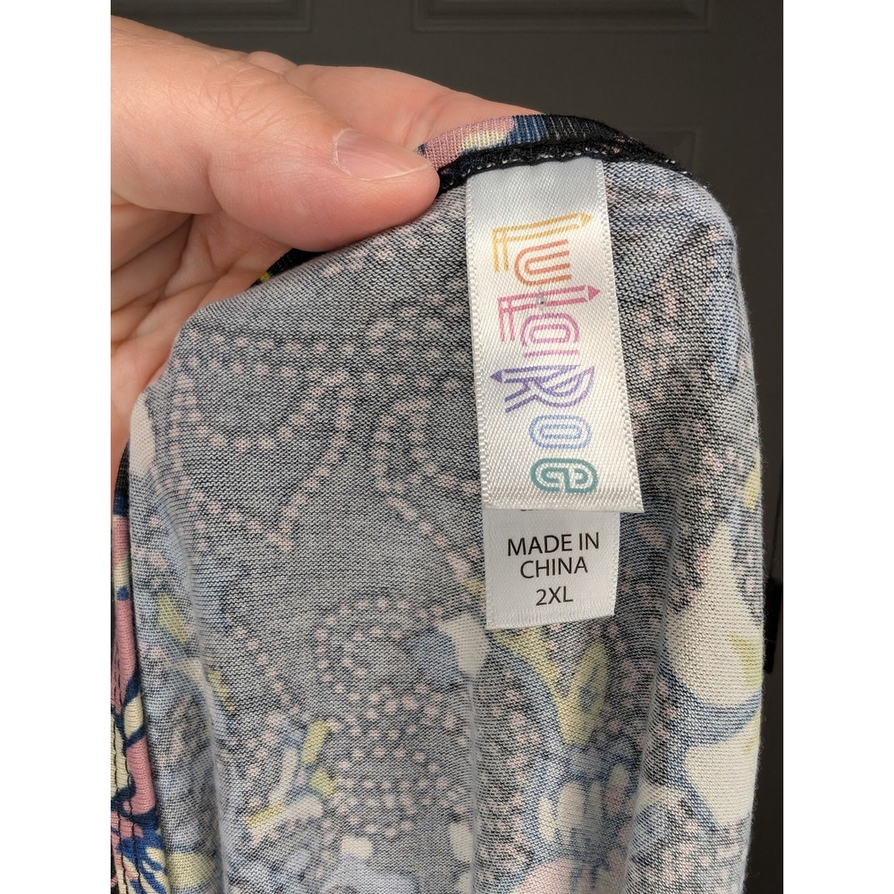 LuLaRoe Irma Tunic Top Womens 2XL Black Floral Short Sleeve High Low Hem Shirt - Picture 3 of 4